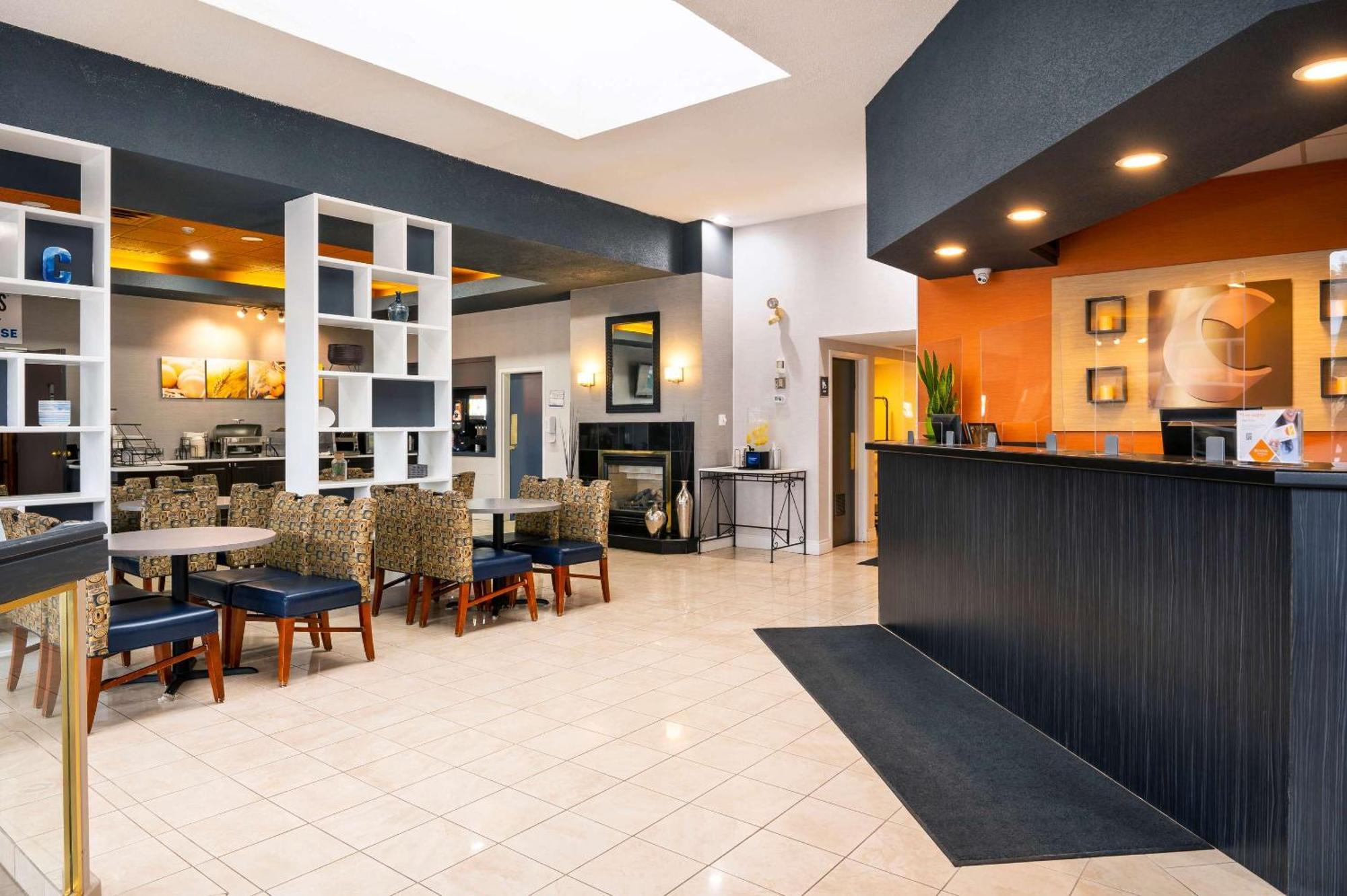 Comfort Hotel & Suites Peterborough Bagian luar foto